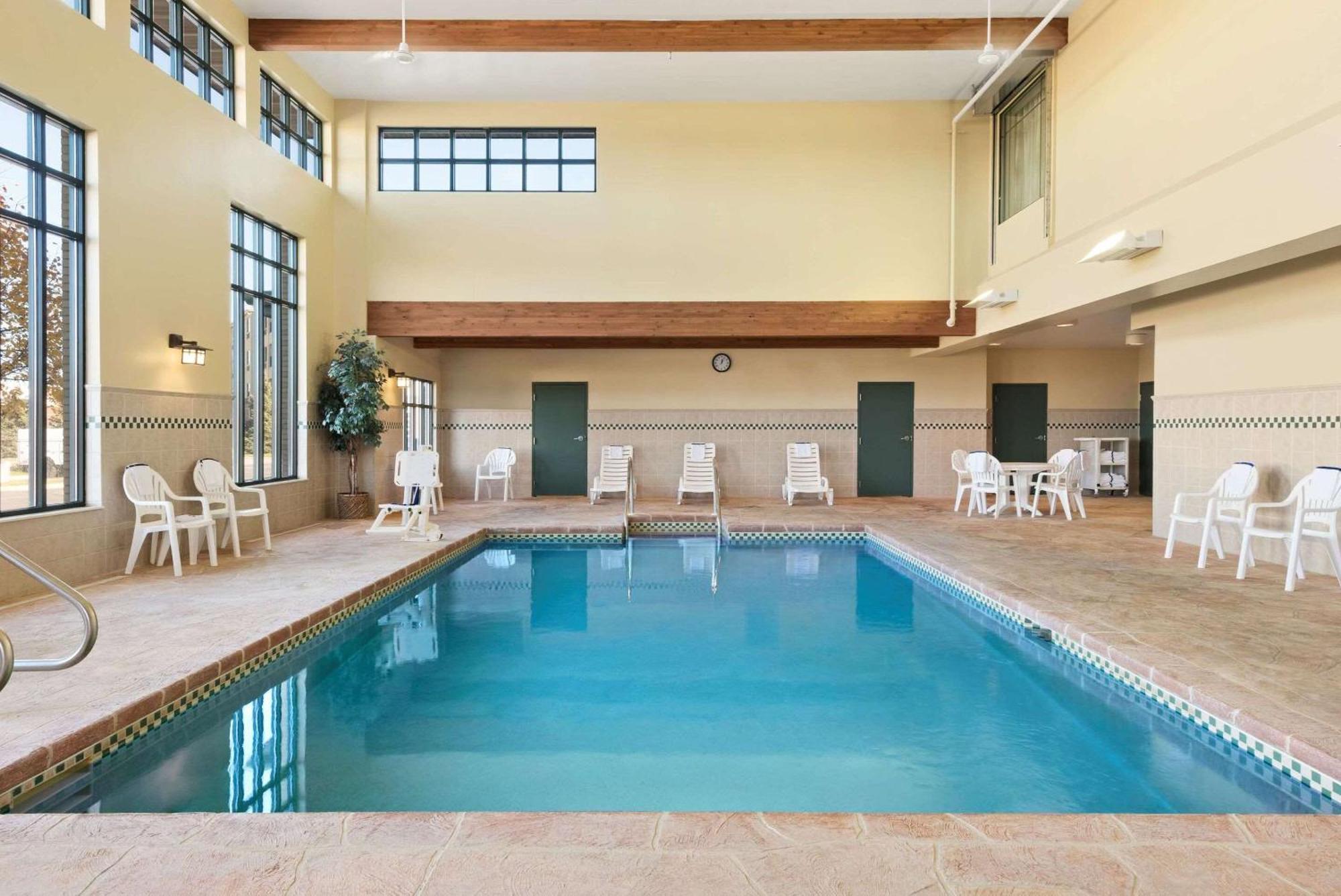 Country Inn & Suites By Radisson, Madison West, Wi Middleton Bagian luar foto